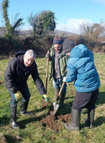 tree planting with Earthwise volunteers